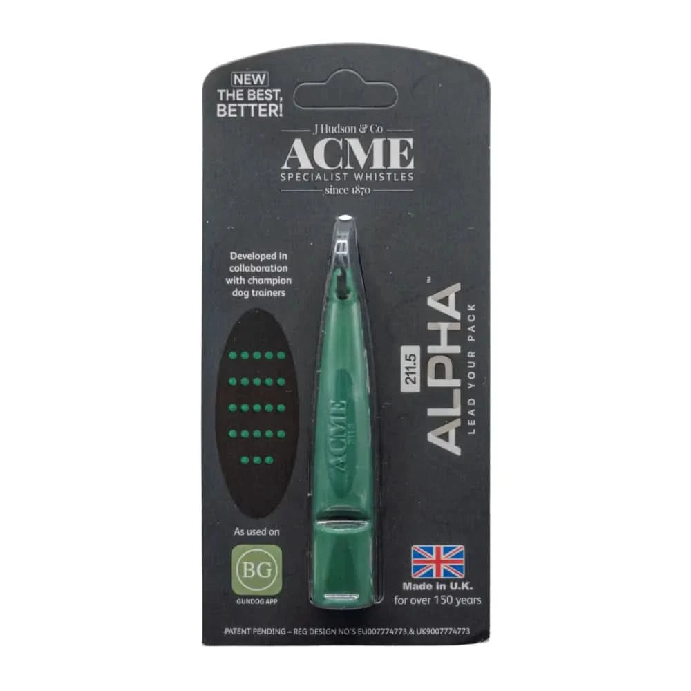 Grüne acme alpha hundepfeife mit transparentem oberteil und graviertem branding auf schwarzer kartonverpackung