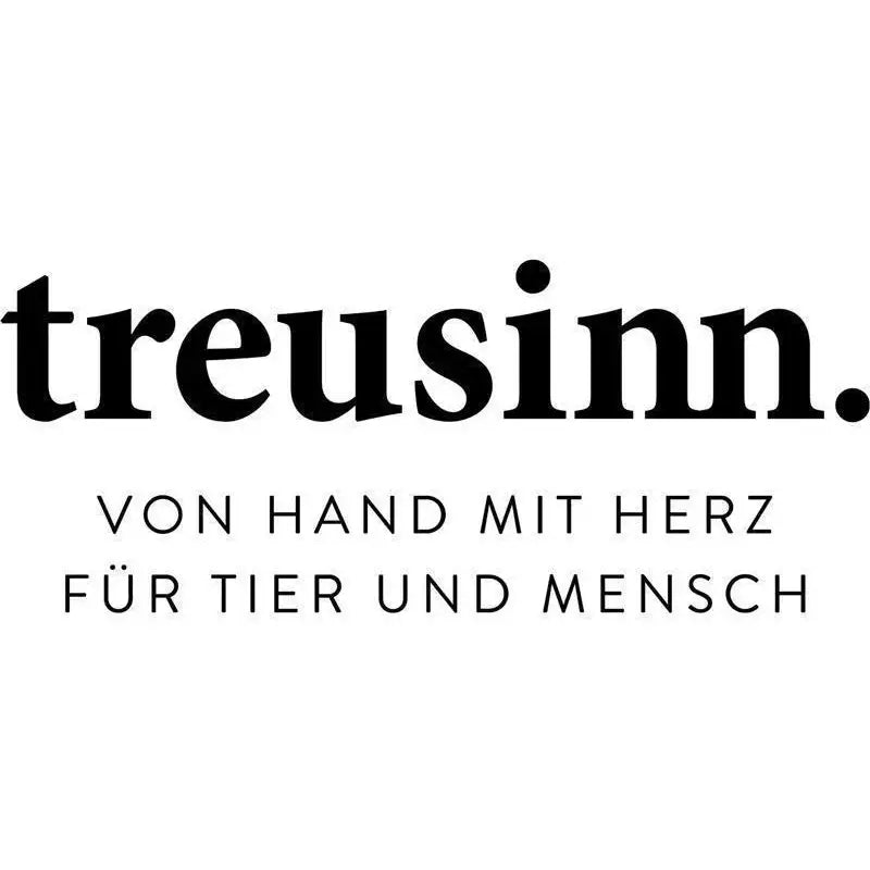 Schwarzes treusinn logo mit tagline von hand mit herz für tier und mensch auf holz hundeklicker tony aus buchenholz