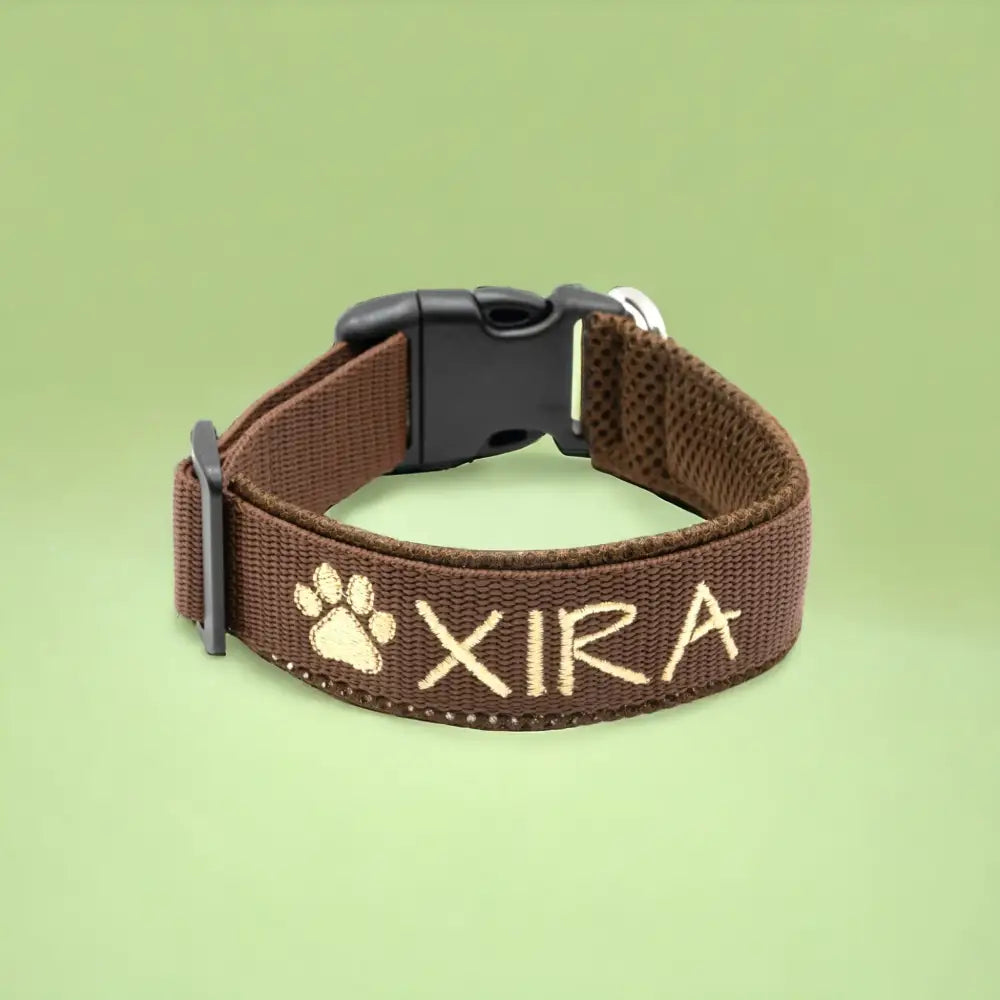 Braunes Hundehalsband mit Namen und Pfotenmuster, atmungsaktive 3D-Airmeshpolsterung