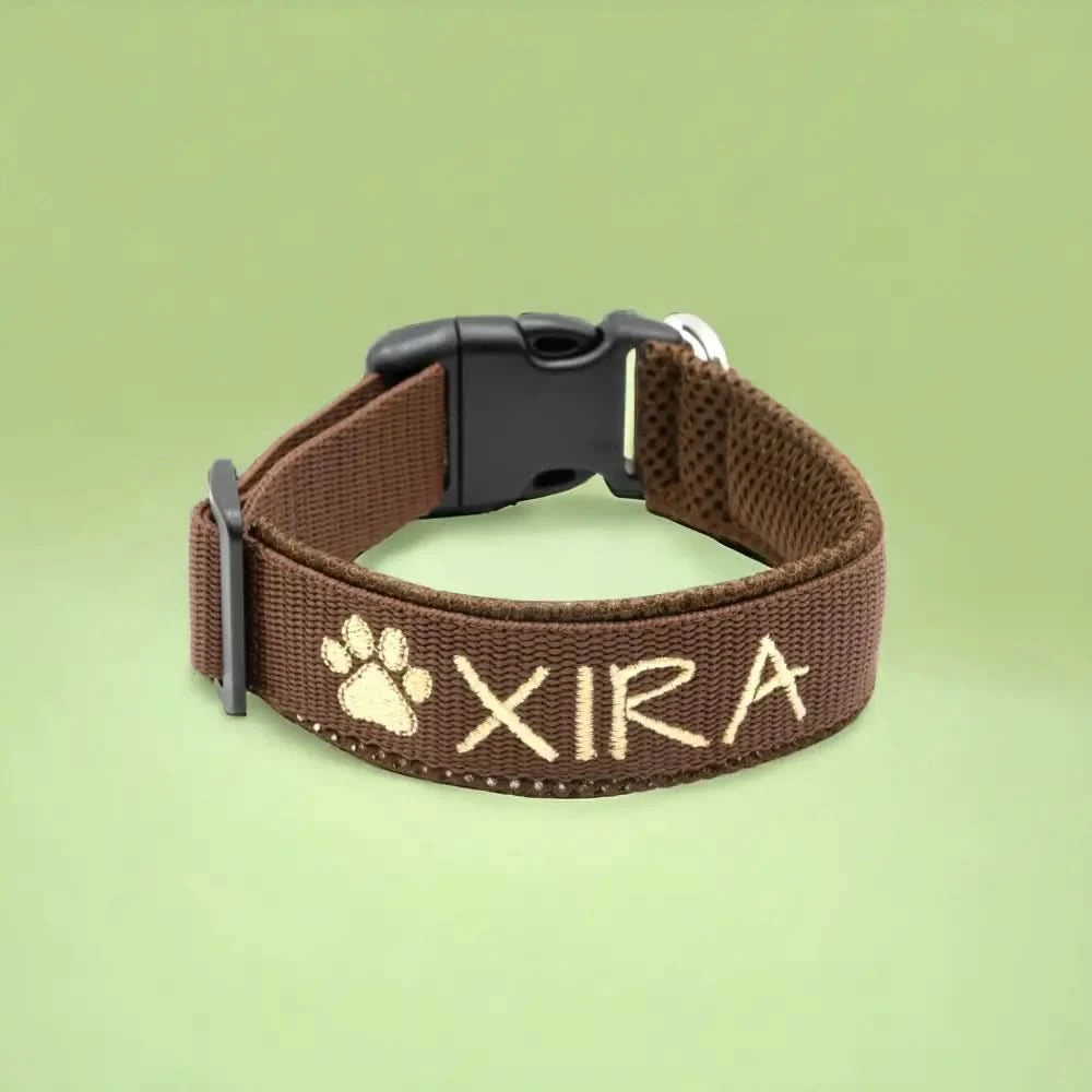 Braunes Hundehalsband mit Namen und Pfotenmuster, atmungsaktive 3D-Airmeshpolsterung