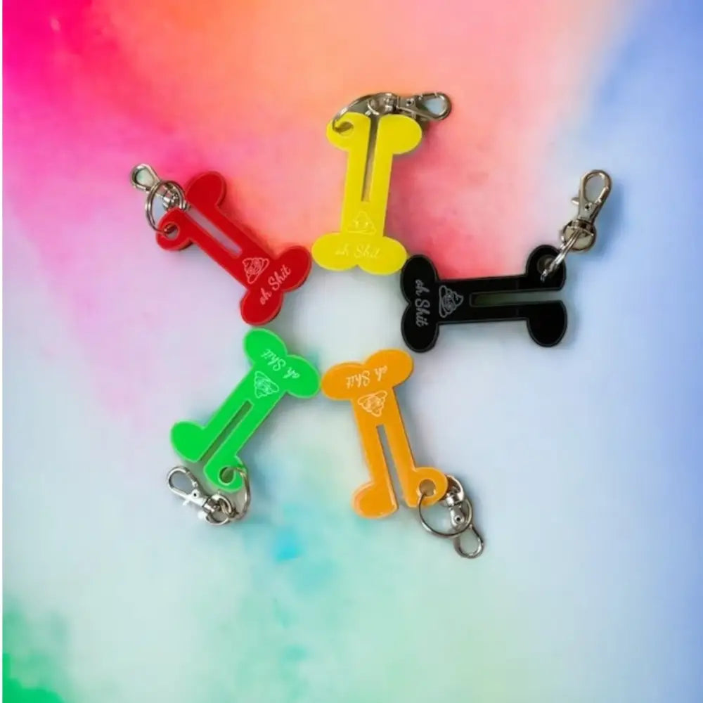 Bunte Knochenschlüsselanhänger für sichere Befestigung bei stinkigen Situationen unterwegs, witzige Lösung