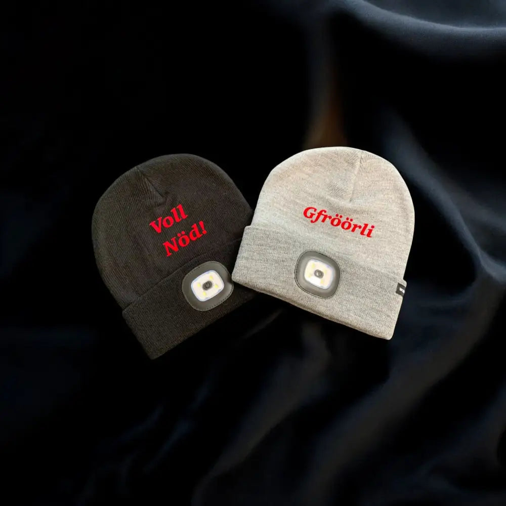 Zwei knit beanies mit led beleuchtung für sicheren Hundespaziergang