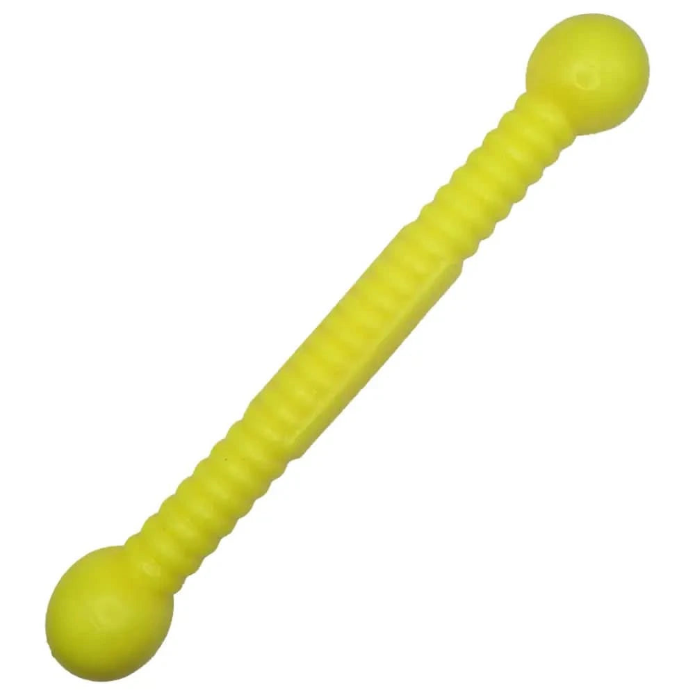 Hellgelber moby dog stick aus robustem plastik mit abgerundeten enden und geriffeltem schaft für deinen hund