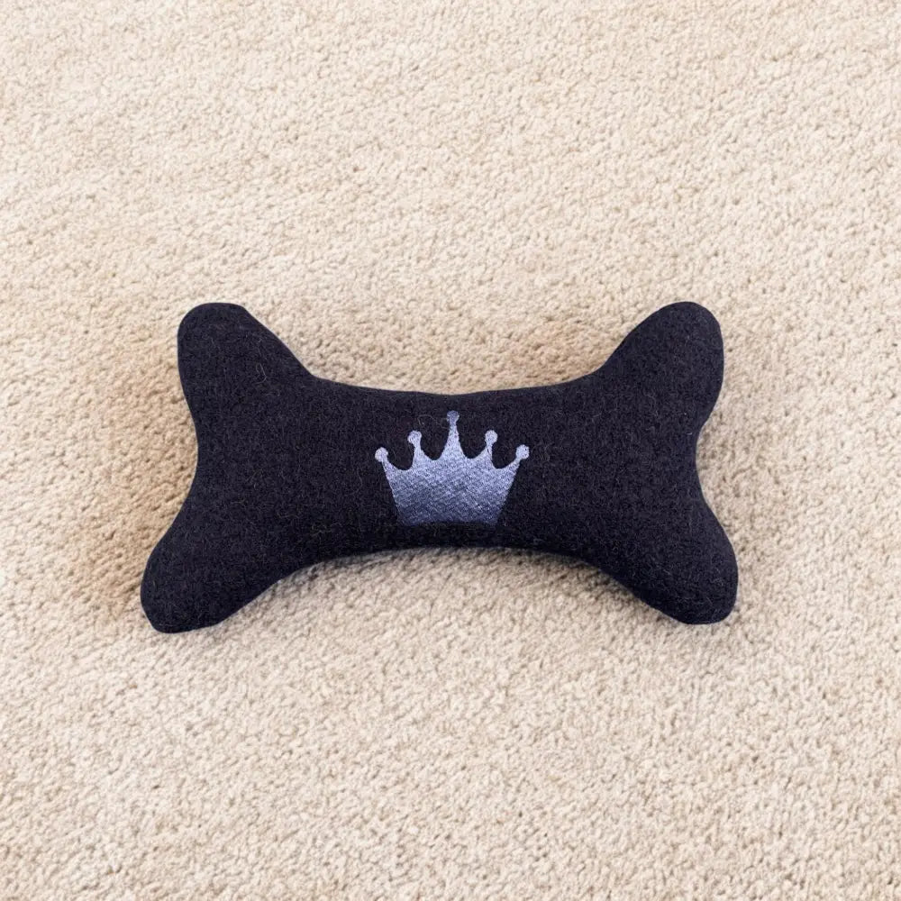 Nachhaltiges Hundespielzeug Königsknochen mit Knochenform und grauem Kronen-Design