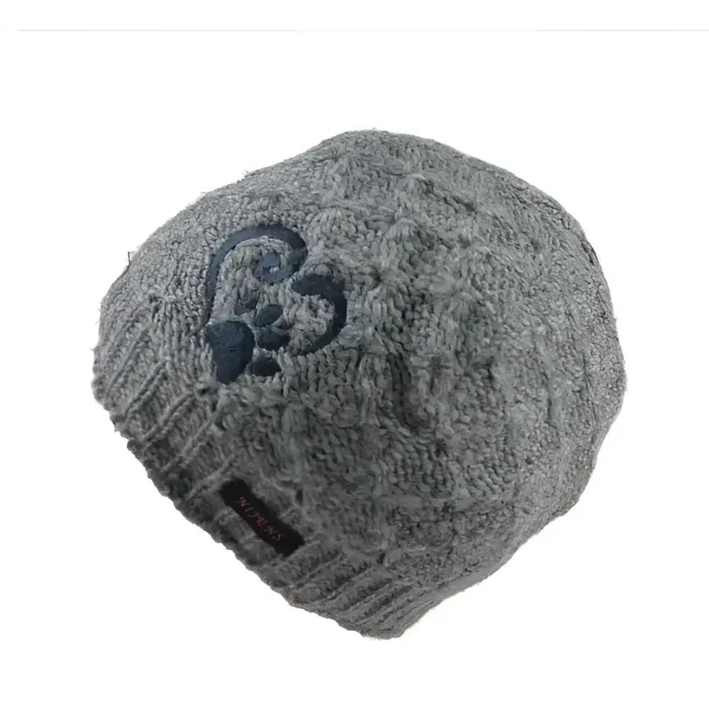 Nijen’s kurze beanie mit pfotenstickerei grau und dunklem emblem für kalte Tage