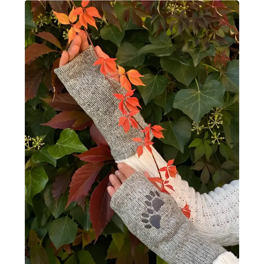 Graue Nijens Pulswärmer mit Pfotenstickerei, perfekt für kalte Jahreszeit und Tage