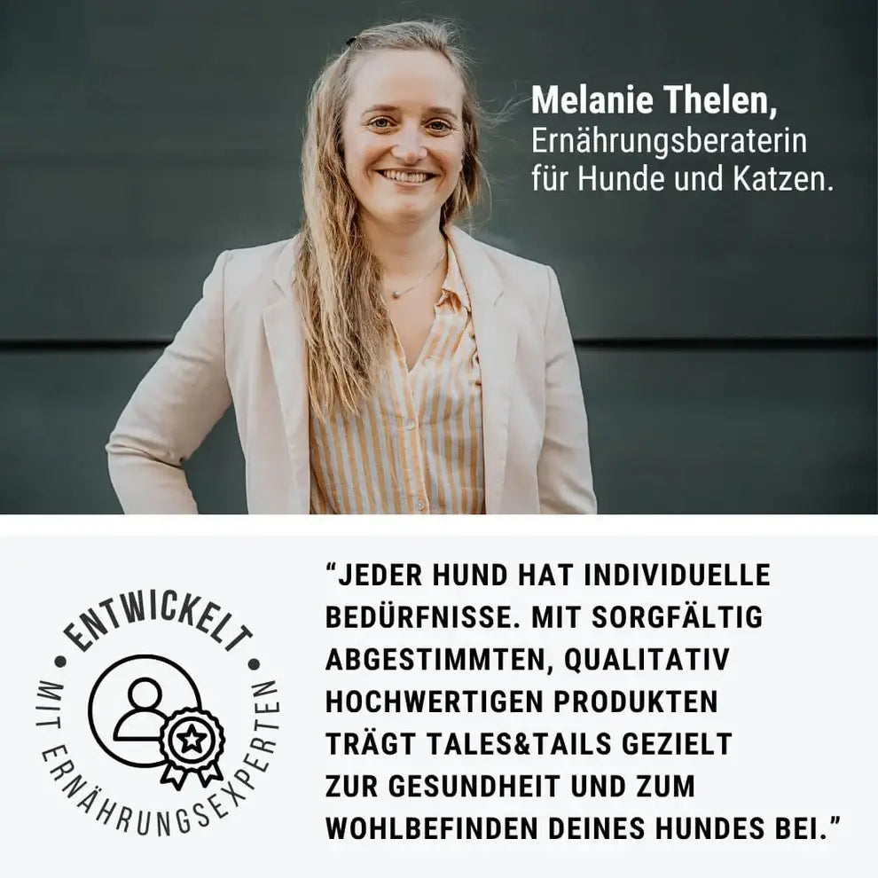 Melanie Thelen lächelt mit EnteLich her Hundeleckerli für Hunde