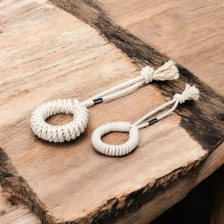 Zwei weiße Tau-Spielzeug aus Baumwolle, eco tau-spielzeug, loopy baumwolle von Treusinn