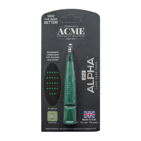 Grüne acme alpha hundepfeife mit transparentem oberteil und graviertem branding auf schwarzer kartonverpackung