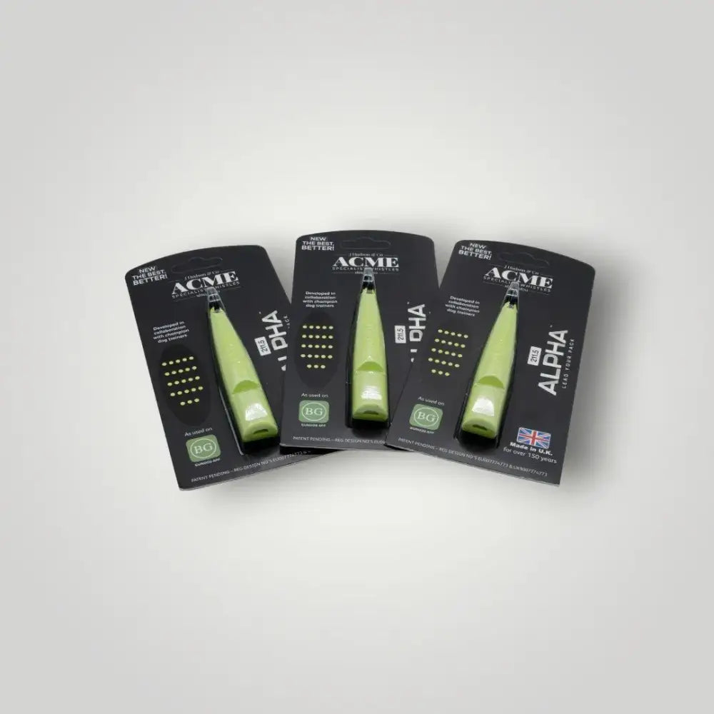 Drei verpackte Acme Alpha Hundepfeifen, ideal für Hundetraining mit Acme Alpha