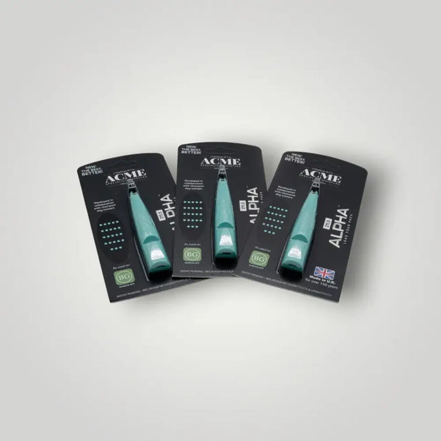 Drei ACME ALPHA Rasierer auf der ACME ALPHA Hundepfeife 211,5 Produktseite