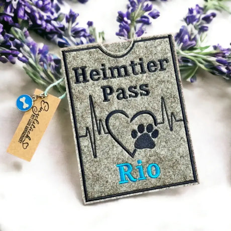 Graue impfpass hülle bestickt für Haustierpass, personalisiert und stylisch