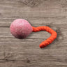 Pinkes Jumping Schleuder-Filzball aus regionaler Bio-Schurwolle, perfektes Hundespielzeug