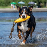 Gelbes strukturiertes kiwi walker zeppelin hundespielzeug mit geflochtenem seilgriff, robust und schwimmfähig