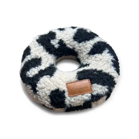 Leo Donut Kuscheliges Knister-Hundespielzeug aus flauschigem Teddystoff in Schwarz und Weiß mit Knistern