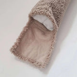 Beige kuschelrolle snoozle paddy hundespielzeug mit sherpa gefütterter tasche und weichem innenfutter