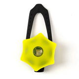 Hunde LED Sicherheitslicht in Sternform mit schwarzem Hängegurt, perfekt für Hundehalsband