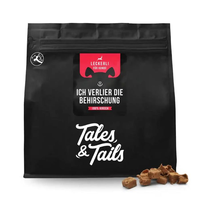 Schwarzer wiederverschließbarer Beutel der Marke Tales & Tails mit 100% Hasen-Leckerlis für Hunde, mit rotem Etikett mit weißer Schrift und Silhouetten.