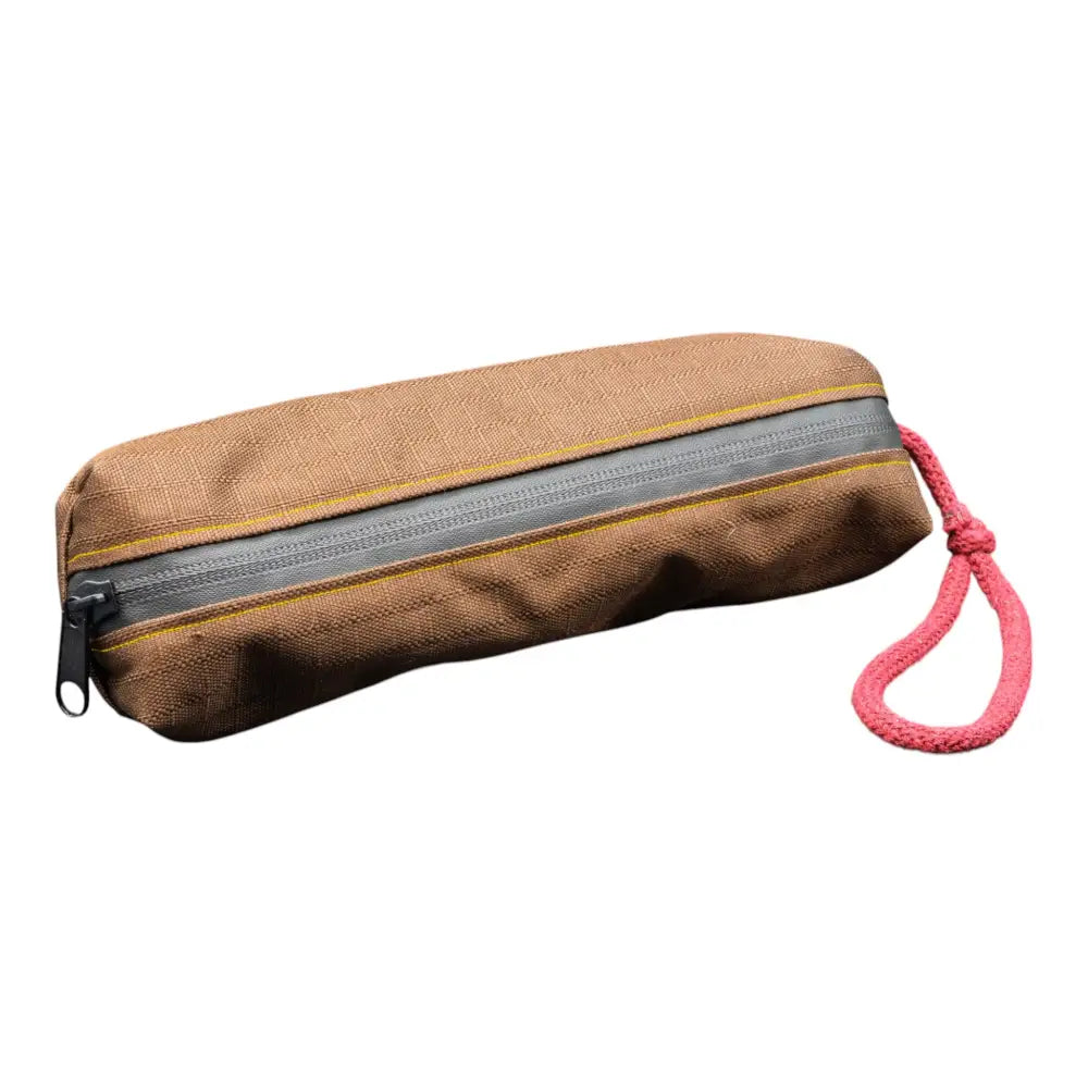 Brauner Canvas-Stiftetui mit grauem Reißverschluss und pinkem Griff, perfekt für deutschen werkstätten