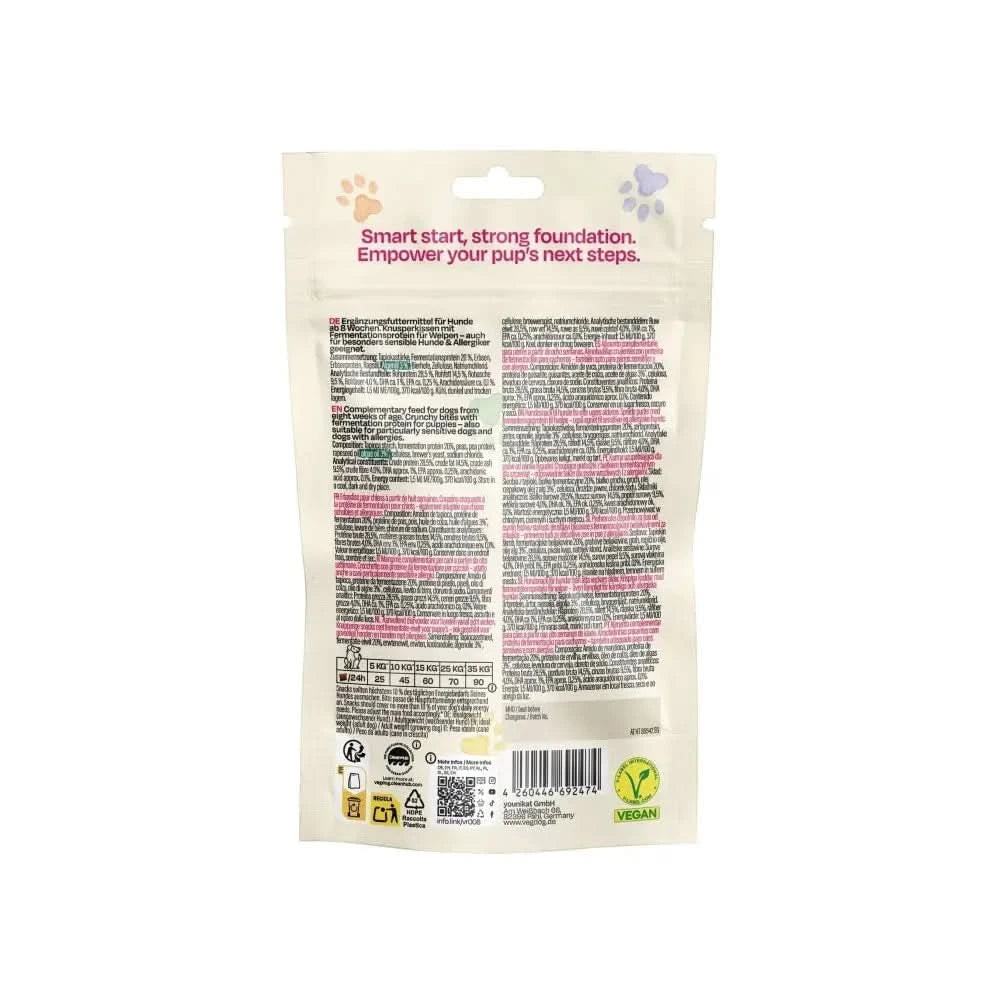 Weiße plastikverpackung mit pinkem und grünem text sowie vegan-label für vegdog puppy brainy bites hundesnacks